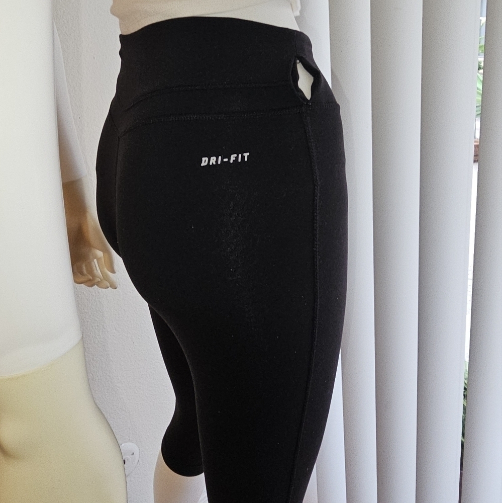 Nike Dri Fit Womens Capri Pant - Picture 6 of 9